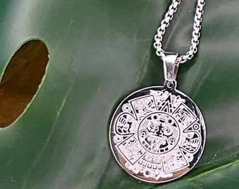 Collar de plata de jeroglíficos aztecas, colgante de plata del calendario mexicano, joyería del calendario azteca, collar hippie hippie