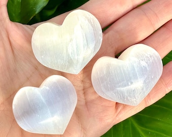 SELENITE HEART Crystal (Grade A Natural) Tumbled Polished White Heart-Shaped Palm Stone, Crystals for Peace | Gemstone for Yoga, Meditation