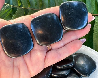 SHUNGITE PALMSTONE 1.5 in., Grounding Protection Crystal Palm Stone, Natural Tumbled Polished Black Gemstone for Healing, Meditation, Reiki
