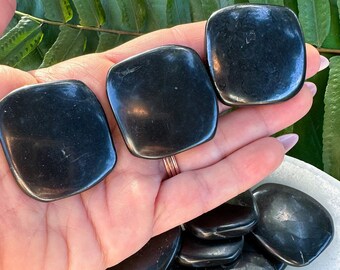 SHUNGITE PALMSTONE 1.5 in., Grounding Protection Crystal Palm Stone, Natural Tumbled Polished Black Gemstone for Healing, Meditation, Reiki