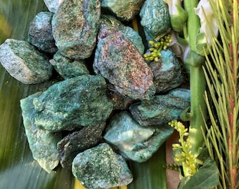 Raw FUCHSITE Crystals  - Rough Green Crystals - Rough Gemstones for Healing, Reiki, Heart Chakra, Yoga, Meditation,