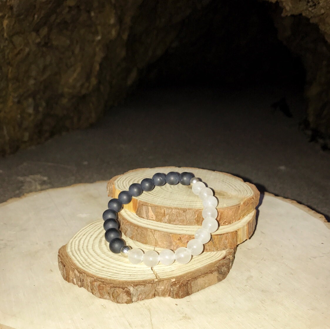 Ying Yang Quartz Onyx Bracelet Crystal Healing Bracelet Yin Yang Twin Flames Duality Black And White Onyx Unisex Bracelet Ying Yang Quartz Onyx Bracelet Crystal Healing Bracelet Yin Yang Twin Flames Duality Black And White Onyx Unisex Bracelet
