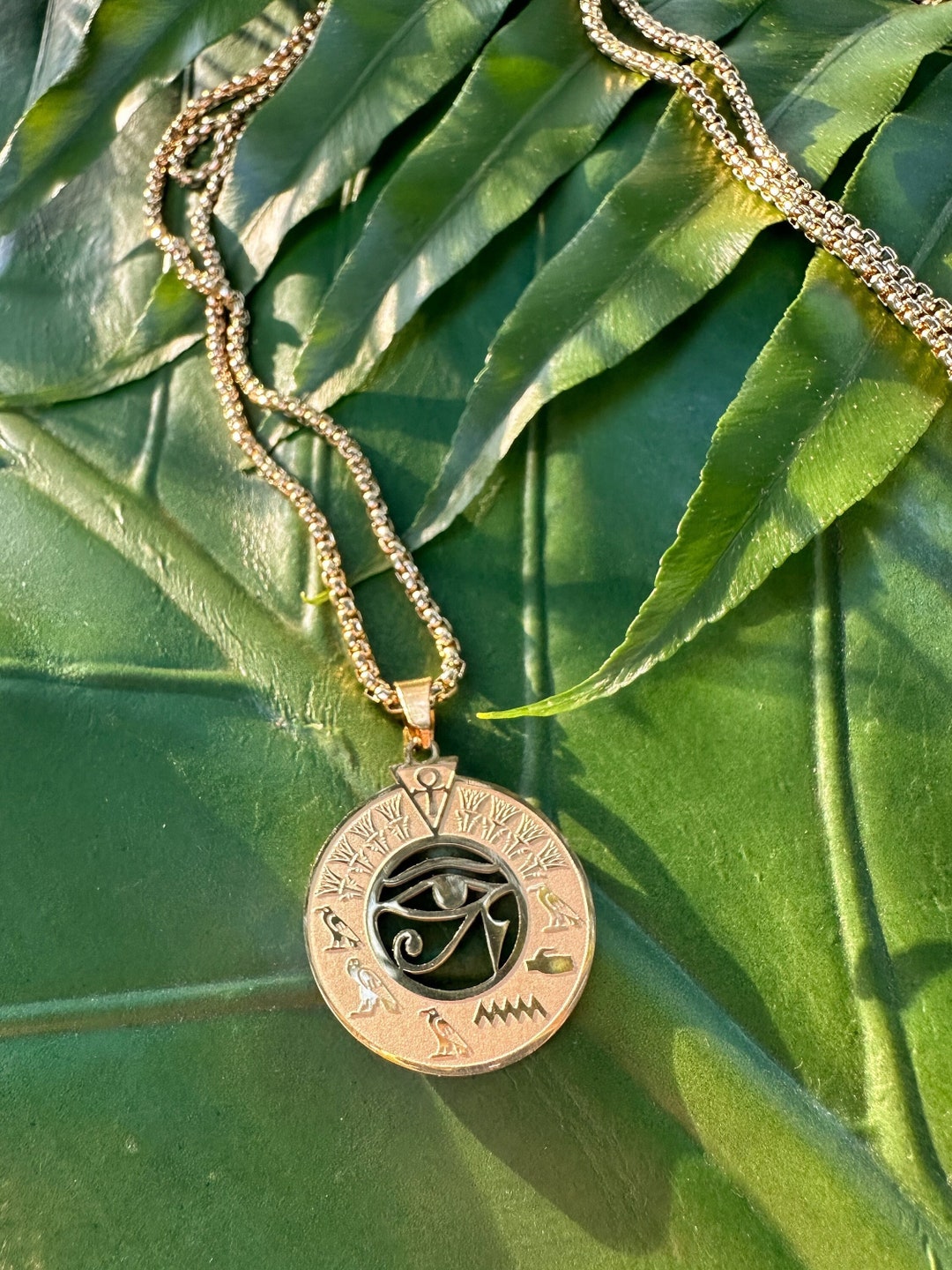 High-Quality Eye Of Ra Necklace Artwork for Your Screen High-Quality Eye Of Ra Necklace Artwork for Your Screen