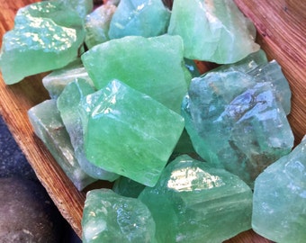 Raw Green Calcite Crystal (Grade A Natural) Rough Crystal Stones Gemstone for Healing, Yoga Meditation, Reiki, Wicca, Crafts Jewelry Supply