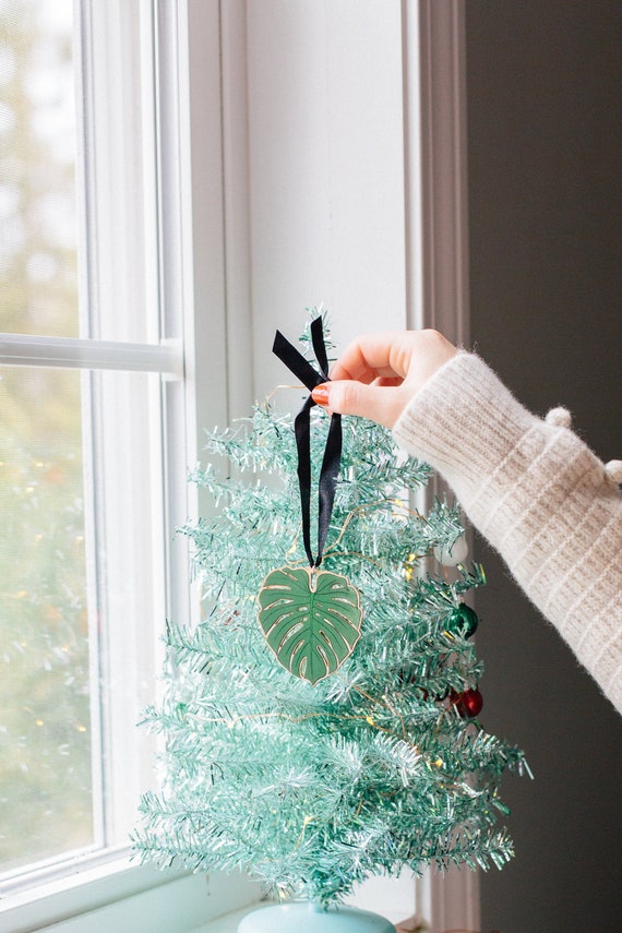 Plant Ornament Wooden | Monstera Deliciosa Birthday Decoration | Christmas  Gift for Her | Cold Weather Accessories - Etsy