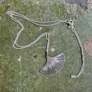 Noma ketting sterling zilveren en chirurgisch stalen ketting ginkgo blad verjaardagscadeau Kerstcadeau image 4