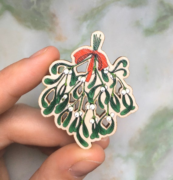 Christmas mistletoe pin | Wooden pin holiday wreath, Best selling item handmade, Christmas gift for her, stocking stuffer, coworker gift