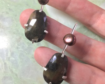 Boucles d'oreilles en pierre de lune brune en argent sterling, perles de paon, boucles d'oreilles pendantes en pierre de lune, pierre précieuse, article le plus vendu fait main, cadeaux pour femme