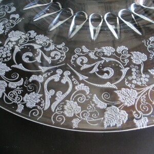 New Martinsville Florentine Large Torte Plate image 4