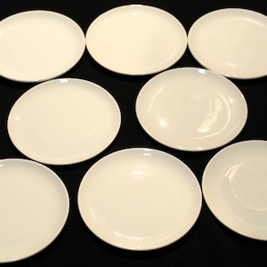 Dudson White China Set of Eight Plates