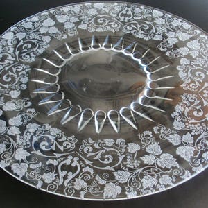 New Martinsville Florentine Large Torte Plate image 1