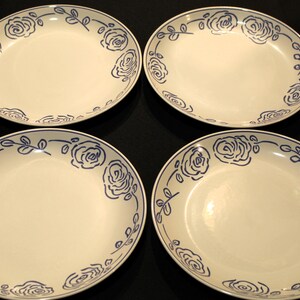 Signature SIG6 Blue Floral Silhouette Flowers Set Of Four Dinner Plates