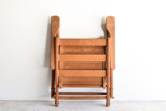 Holzstuhl Kinder - minimalistisches Interieur