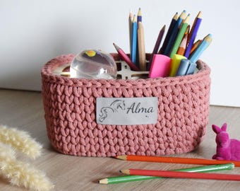 Utensil holder with wooden base & 4 compartments – handmade storage in crochet style in various designs and colors. Pencil case.