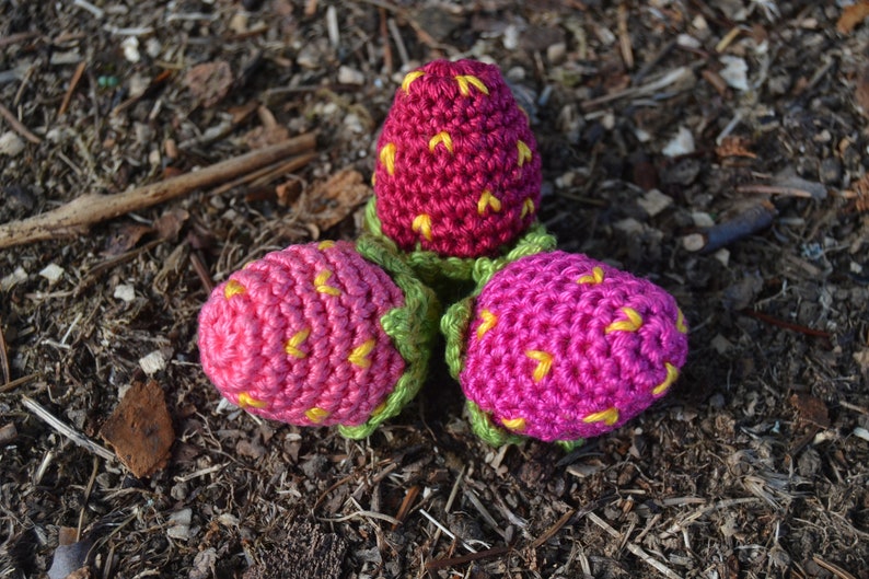 HÄKELANLEITUNG ERDBEEREN häkeln, Schlüsselanhänger, Spielküche oder Kaufmannsladen, Früchte häkeln, in deutscher Sprache Bild 5