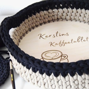 KLEINE KAFFEEPAUSE Holzboden für Häkelkörbchen mit extra großen Löchern, rund 10 und 14mm Lochgröße, personalisierbar, verschiedene Größen
