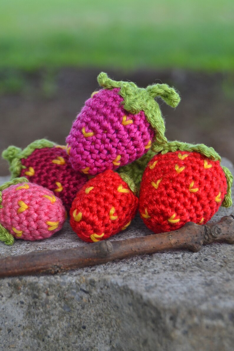 HÄKELANLEITUNG ERDBEEREN häkeln, Schlüsselanhänger, Spielküche oder Kaufmannsladen, Früchte häkeln, in deutscher Sprache Bild 2