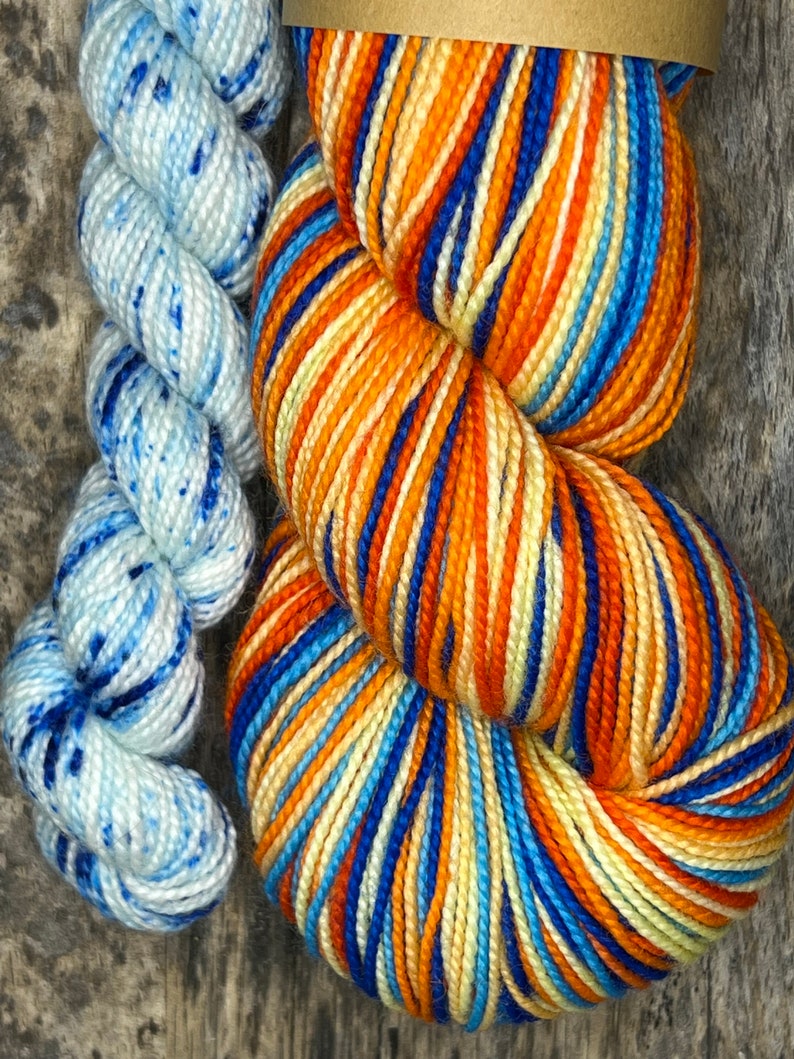 11 self-striping yarn yarn and mini