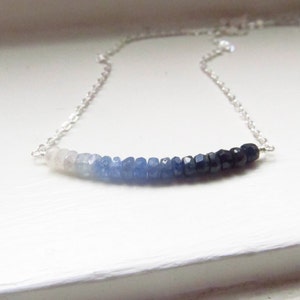 Collar de zafiro con piedra de nacimiento de septiembre, barra ombré, cadena de plata azul, rondelles degradados multi