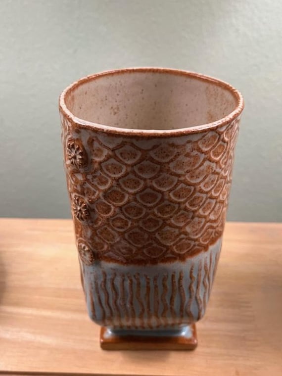 Beautifully Textured Ceramic Vase/ Tumbler in Speckled White, Blue and Brown.