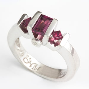 Raspberry Rhodolite Garnet Ring, Classic Ring, Elegant Jewelry, 3 stone garnet ring