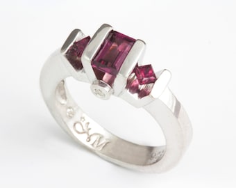Raspberry Rhodolite Garnet Ring, Classic Ring, Elegant Jewelry, 3 stone garnet ring