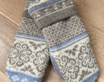 Women's Blue Gray and Cream Wool Sweater Mittens/Size Medium/Designed Cuff/White Fleece Lining/Ready to Ship
