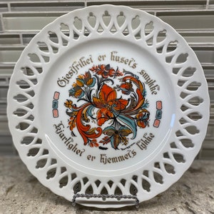Vintage Berggren Trayner Plate/Hospitality Is The Pride of the House/Norwegian Rosemaling Style/Ready To Ship