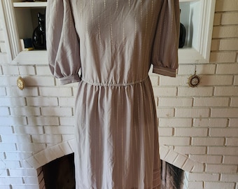 Vintage Short Sleeve Gray and White Dress