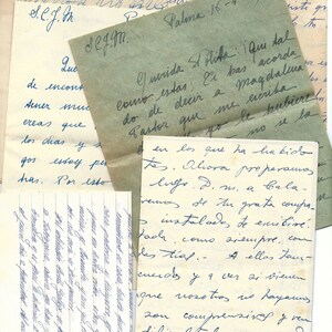 May include: A collection of handwritten letters on lined paper, with blue ink. The letters are folded and stacked on top of each other. The text in the letters is in Spanish.