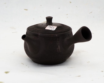 Japanese Ceramic Teapot With Built-In Strainer (155ml/5oz): Gyokkō Tokoname-yaki Textured Kyushu Side Handled