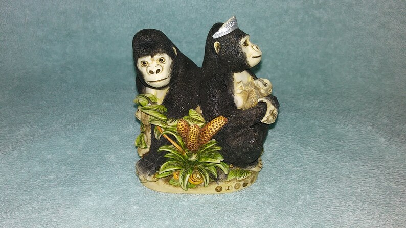 Harmony Kingdom Box Figurine Gorillas Queen of the Jungle 1999 Queen Empress Event Piece
