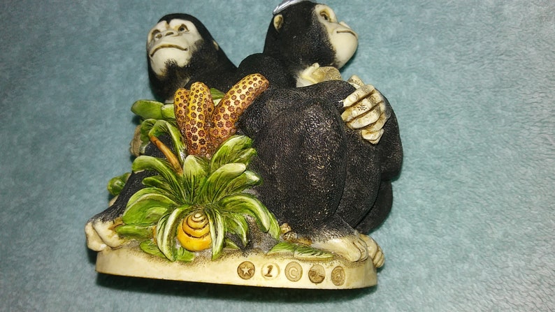 Harmony Kingdom Box Figurine Gorillas Queen of the Jungle 1999 Queen Empress Event Piece
