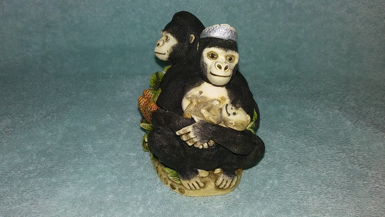 Harmony Kingdom Box Figurine Gorillas Queen of the Jungle 1999 Queen Empress Event Piece