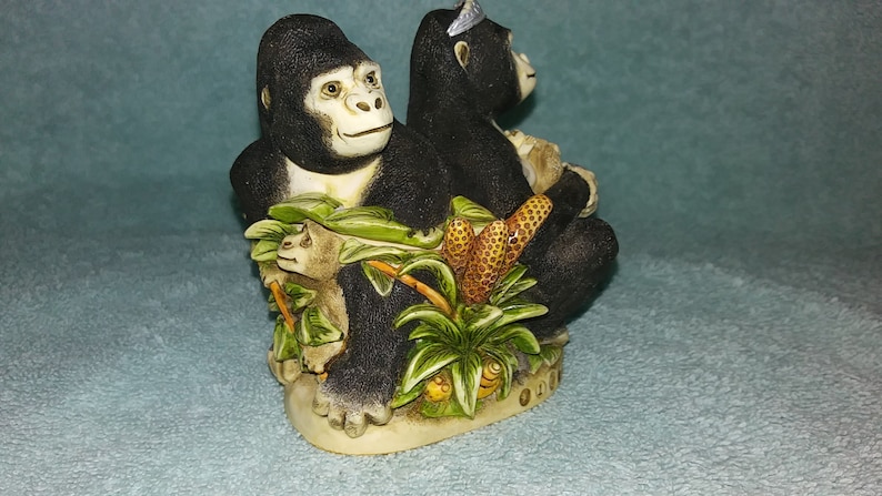 Harmony Kingdom Box Figurine Gorillas Queen of the Jungle 1999 Queen Empress Event Piece