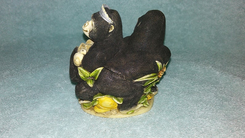 Harmony Kingdom Box Figurine Gorillas Queen of the Jungle 1999 Queen Empress Event Piece