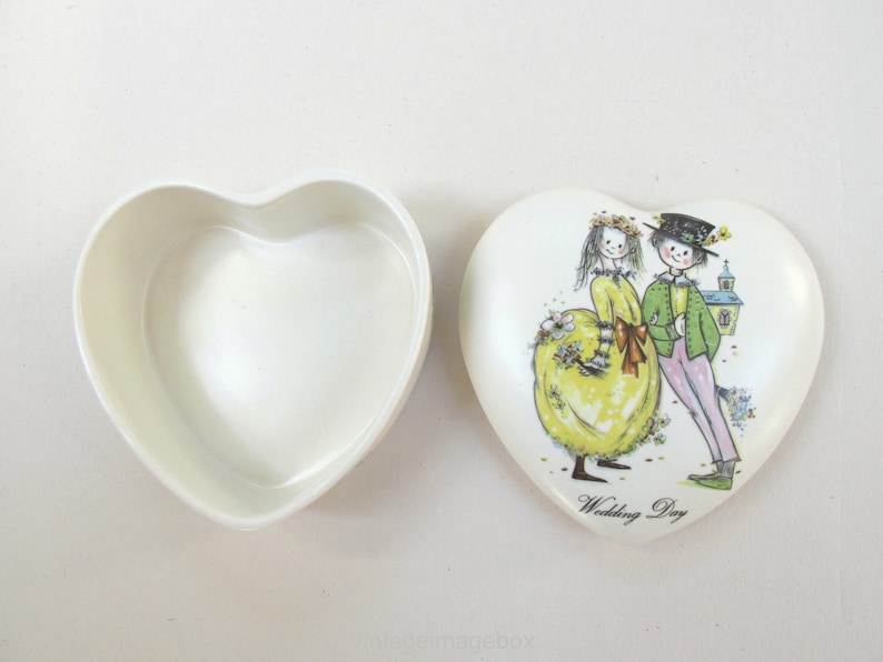 1970s Heart Shape Aldridge Pottery 10.2cm x 10.3cm x 5.2cm Paupers/' Wedding Day Vintage Trinket Box