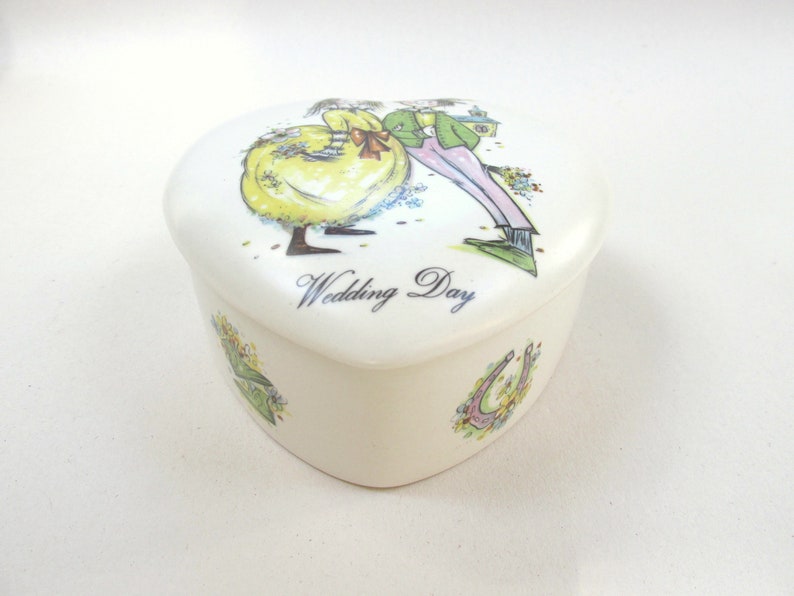 1970s Heart Shape Aldridge Pottery 10.2cm x 10.3cm x 5.2cm Paupers/' Wedding Day Vintage Trinket Box
