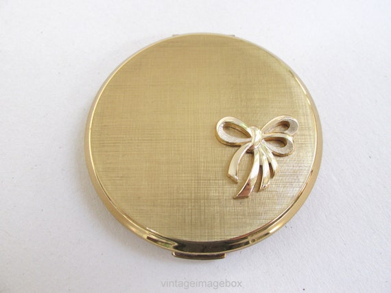 Vintage Stratton Powder Compact, Goldtone Metal B… - image 1