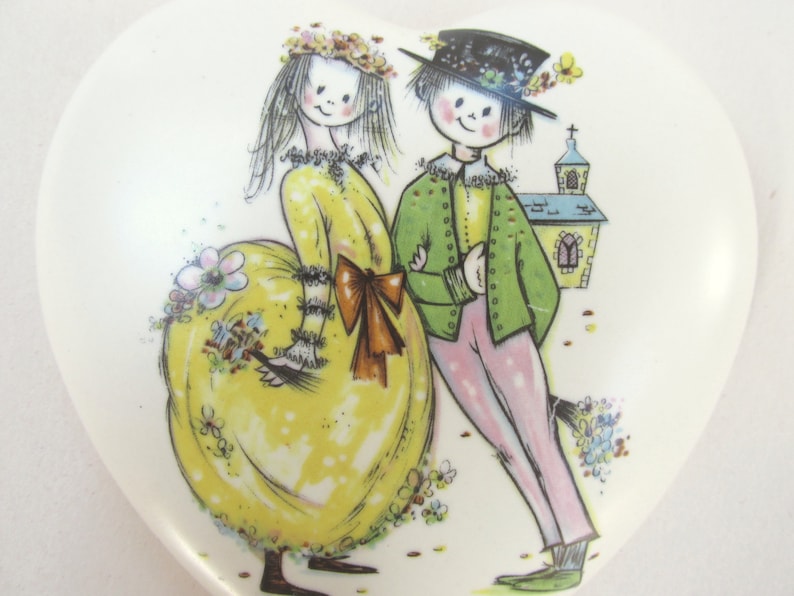 1970s Heart Shape Aldridge Pottery 10.2cm x 10.3cm x 5.2cm Paupers/' Wedding Day Vintage Trinket Box