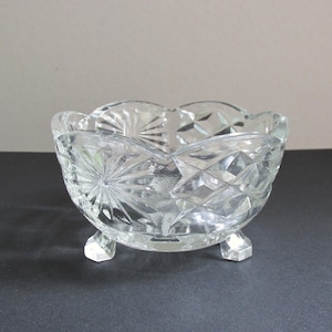 Vintage 1930s Small Glass Bowl with Feet, Clear Pressed Star Patterns, Width 4 8/10 inches max