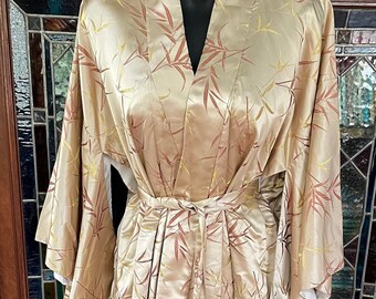 Japanese Beautiful silk lined Kimono in Bamboo embroidered pattern, circa 1960s