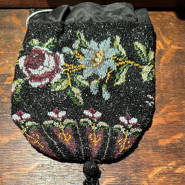 Handbeaded floral rose and clematis?pouch handbag circa 1900-1910 in near mint shape