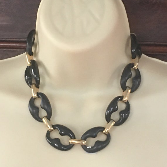 Black thermoplastic big  link 1960s necklace and … - image 6