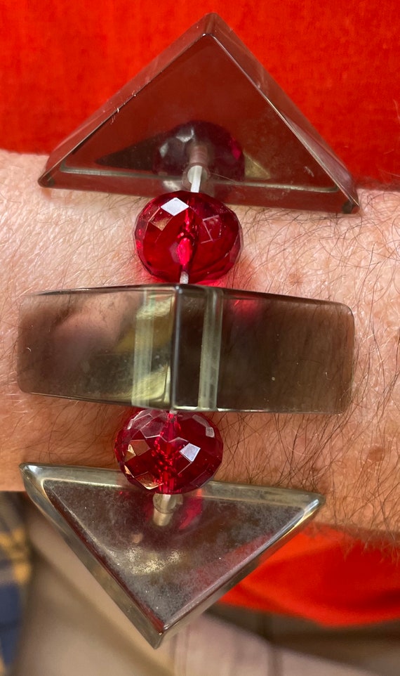 Grey and red lucite 1960s expandable bracelet in m