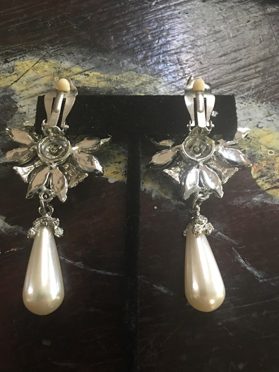 Pearl and rhinestone clip on earrings circa 1980s… - image 4