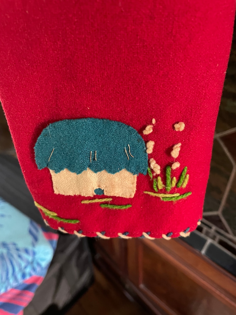 Red cut and embroidered Mexico souvenir jacket in wool and felt circa 1940