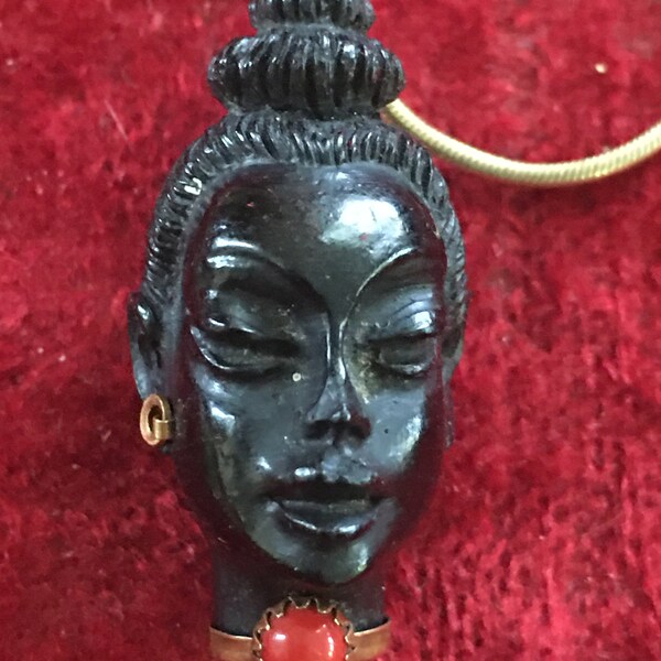 African,female head pendant 18kt chain in black ebony wood and salmon coral set in 18kt gold circa 1970,Italy