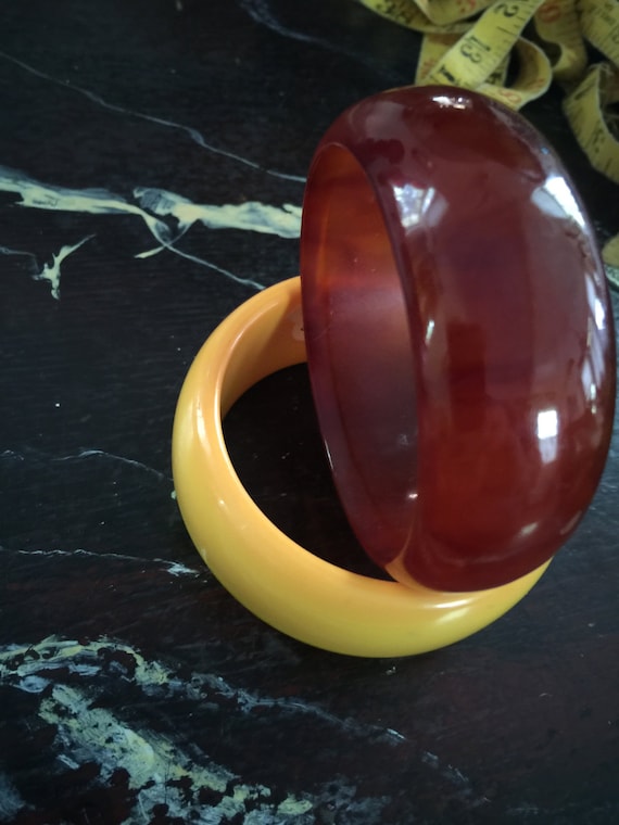 Amber bakelite bangle bracelet,highly mottled cir… - image 4