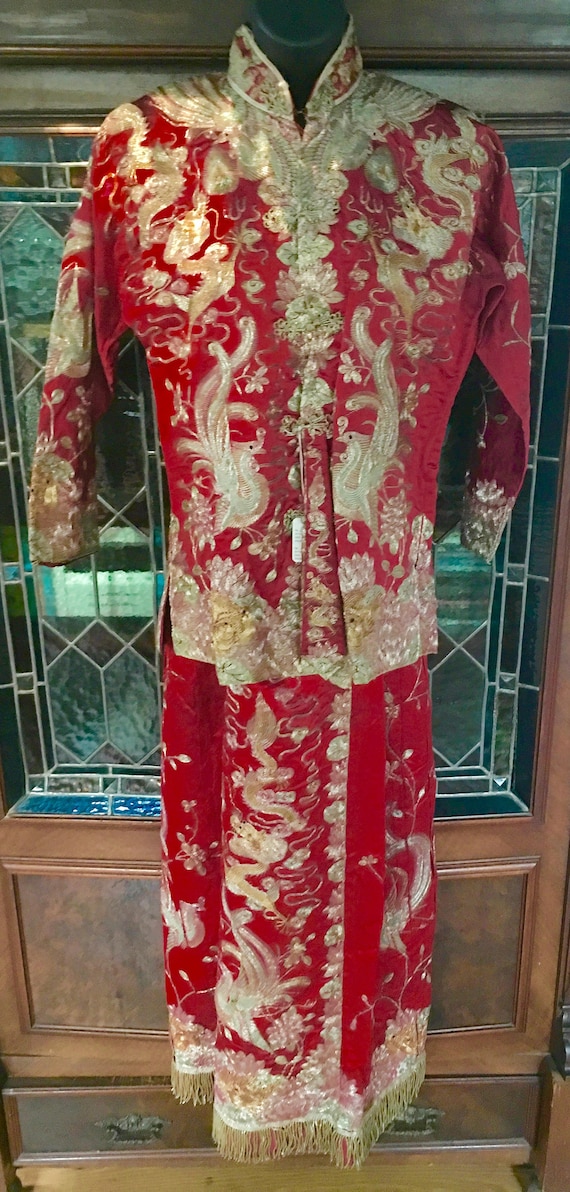 Red silk and silver,gold bullion embroidered Chin… - image 1